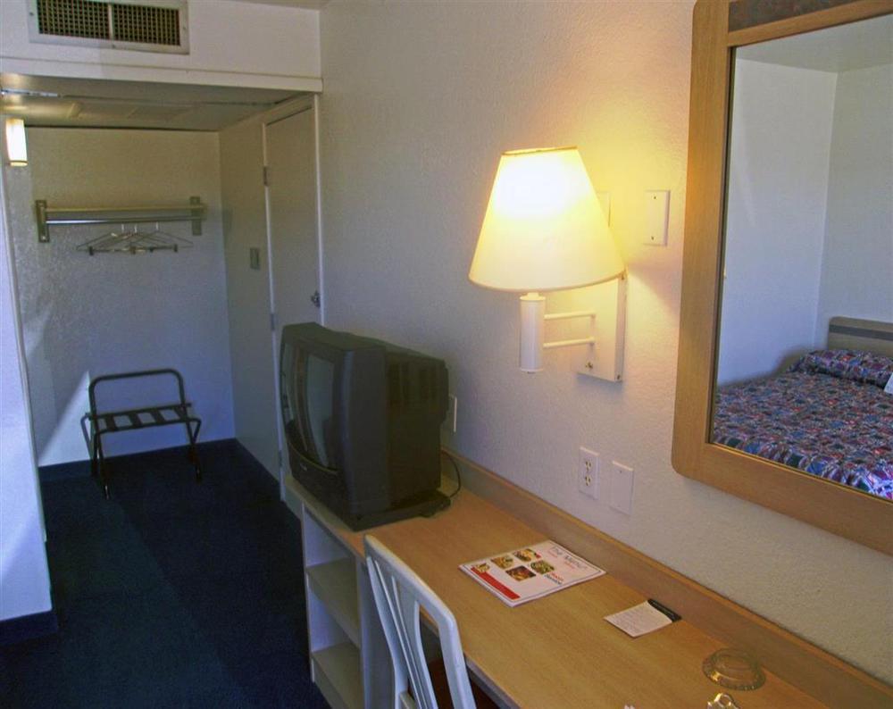 Motel 6-Pueblo, Co - I-25 שירותים תמונה